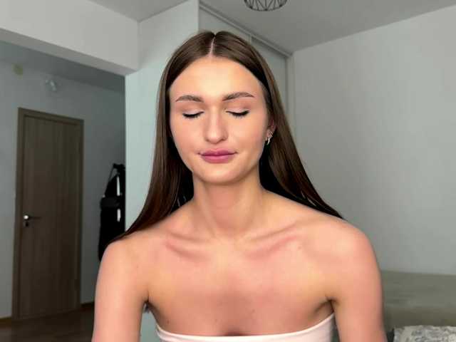 LauraMondella live cam on BongaCams