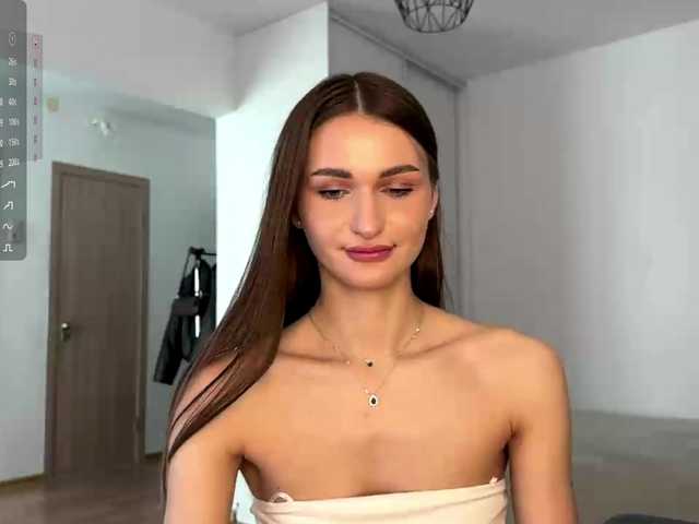 LauraMondella live cam on BongaCams