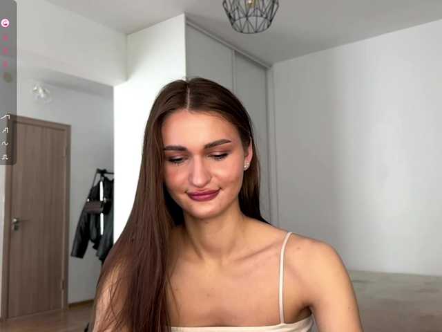 LauraMondella live webcam show
