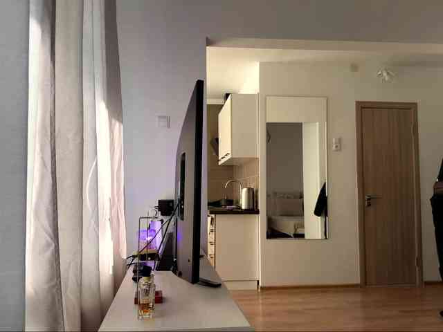 LauraMondella webcam