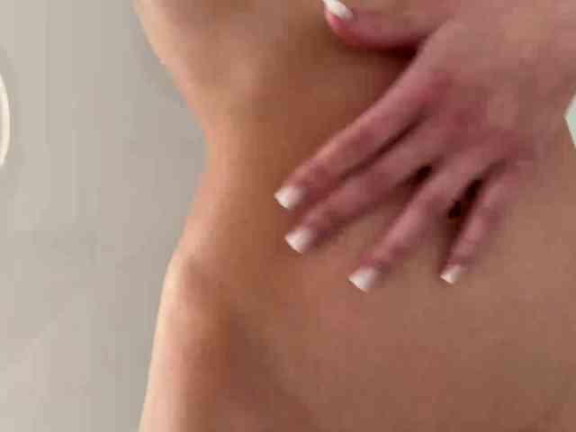 LauraMondella Sex Cam Show
