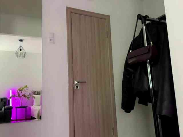 LauraMondella webcam