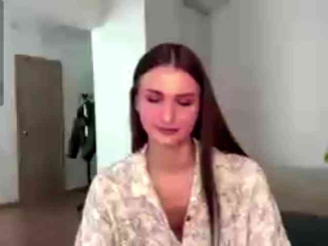 LauraMondella webcam
