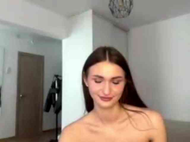 LauraMondella Sex Cam Show