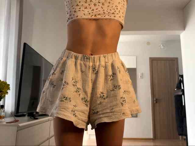 LauraMondella webcam