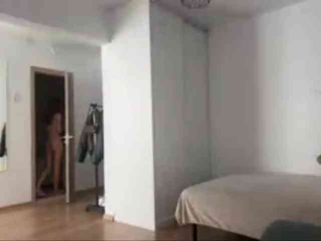 LauraMondella Sex Cam Show