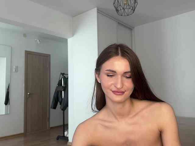 LauraMondella Sex Cam Show