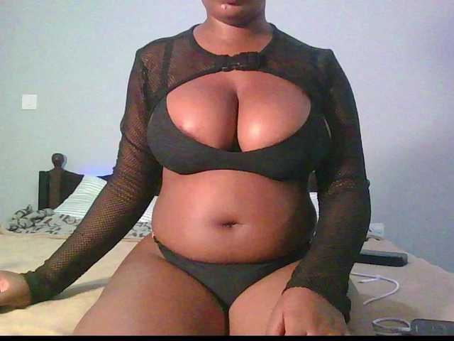 FloraMami live cam on BongaCams