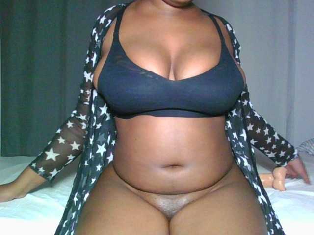 FloraMami live cam on BongaCams
