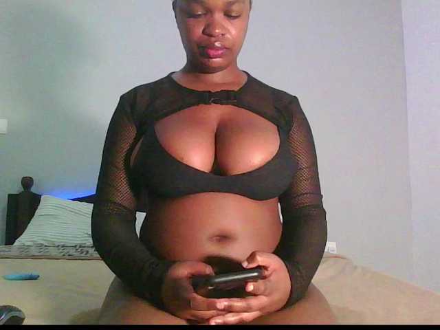 FloraMami live cam on BongaCams
