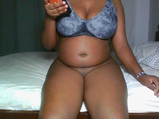FloraMami live cam on BongaCams