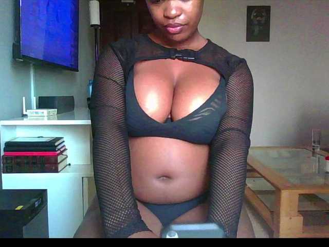 FloraMami live cam on BongaCams