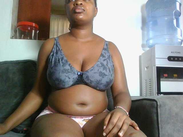 FloraMami live cam on BongaCams
