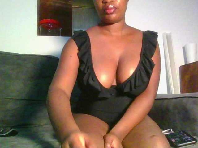 FloraMami live cam on BongaCams