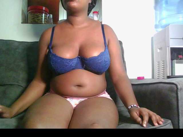 FloraMami live webcam show