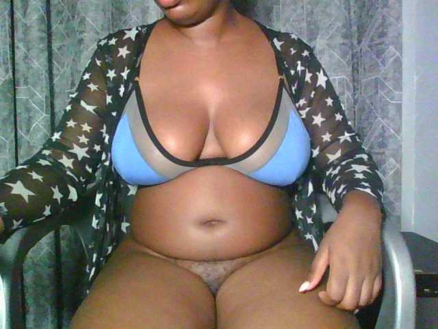 FloraMami live cam on BongaCams