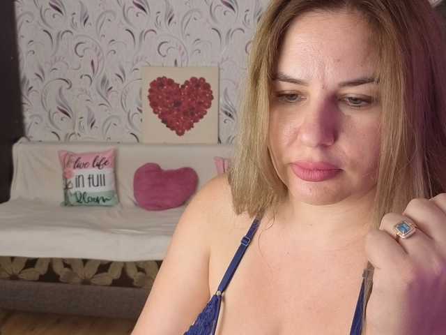AvaQueen live webcam show
