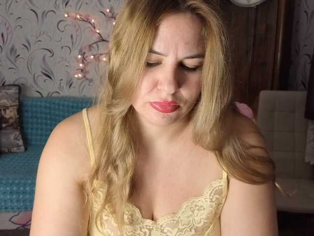 AvaQueen live cam on BongaCams
