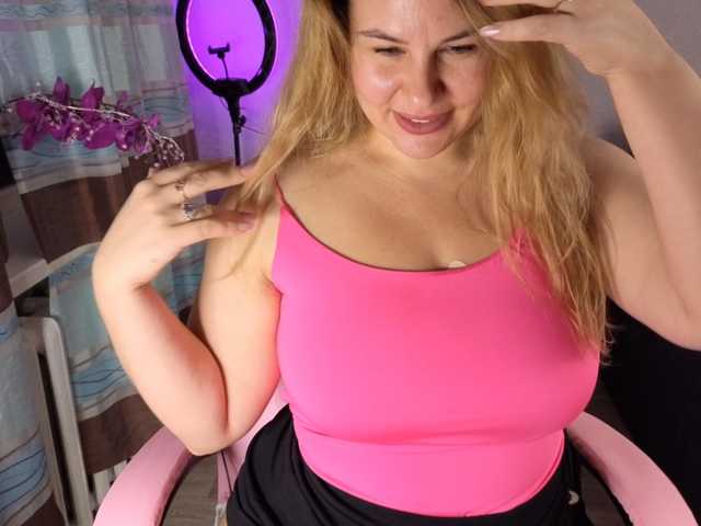 AvaQueen live cam on BongaCams