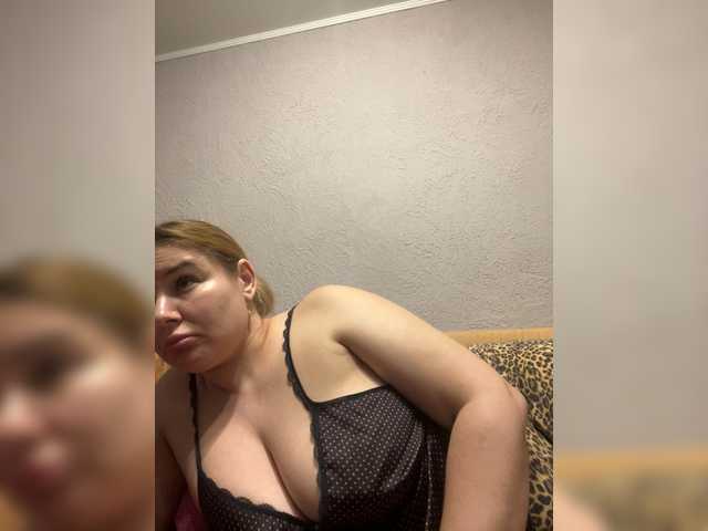 AvaQueen live cam on BongaCams