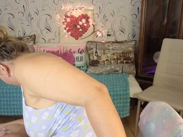 AvaQueen live cam on BongaCams