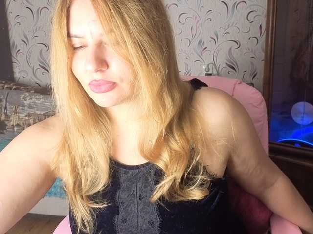 AvaQueen live cam on BongaCams