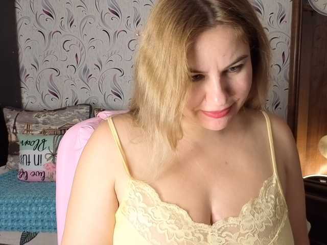 AvaQueen live cam on BongaCams