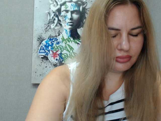 AvaQueen live cam on BongaCams