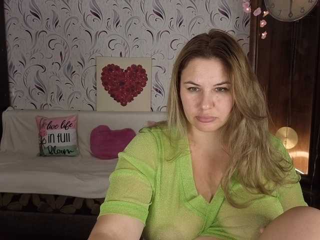 AvaQueen live webcam show