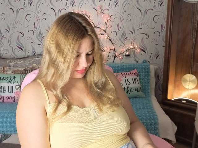 AvaQueen live cam on BongaCams