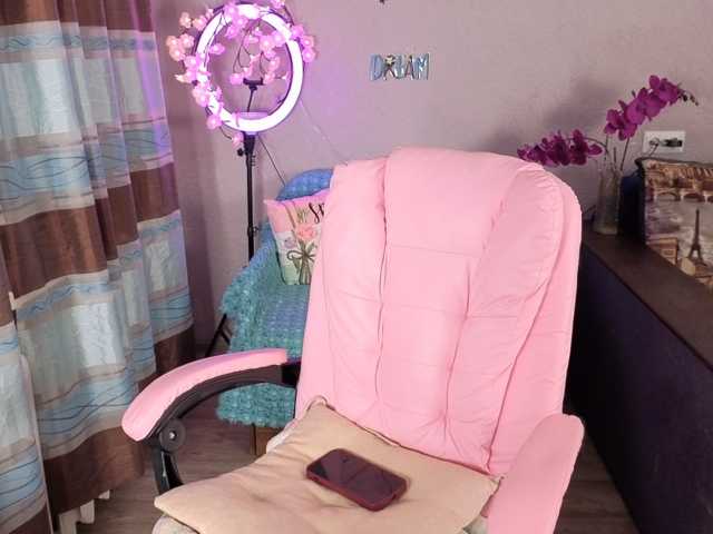 AvaQueen live cam