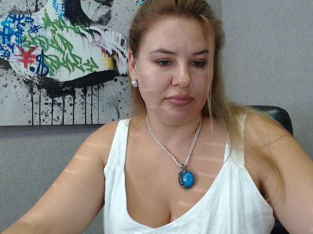 AvaQueen live cam on BongaCams