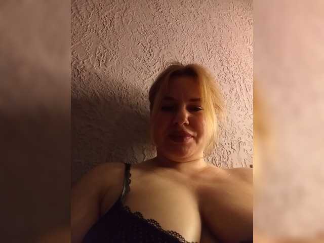 AvaQueen live cam on BongaCams