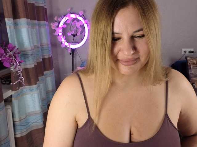 AvaQueen live cam on BongaCams