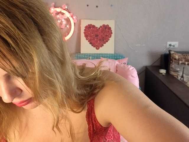 AvaQueen live cam on BongaCams