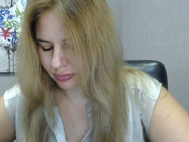 AvaQueen live cam on BongaCams