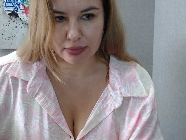 AvaQueen live cam on BongaCams