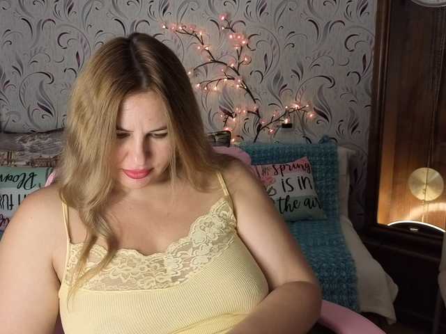 AvaQueen live cam on BongaCams