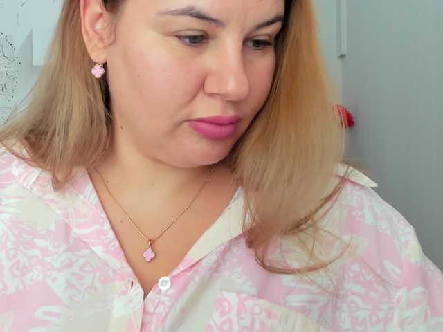 AvaQueen live cam on BongaCams