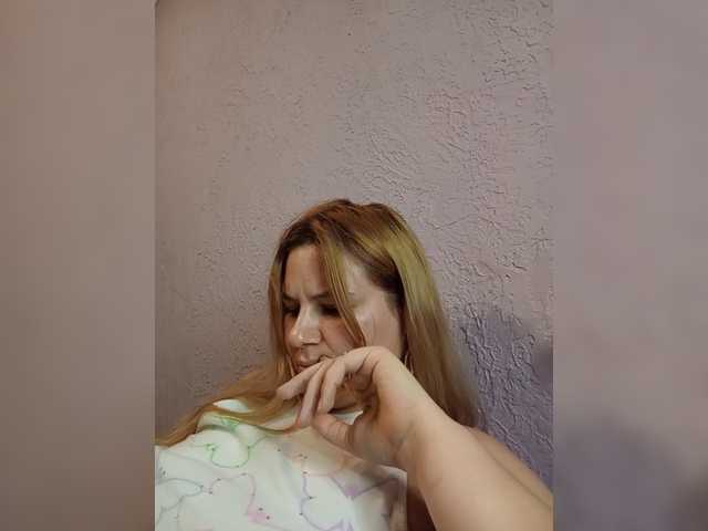 AvaQueen live cam on BongaCams