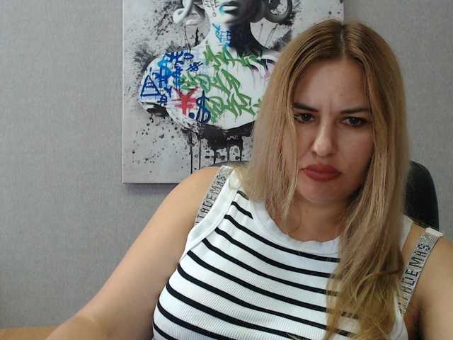 AvaQueen live cam on BongaCams