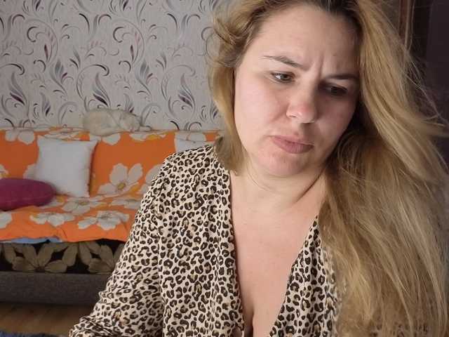AvaQueen live cam on BongaCams