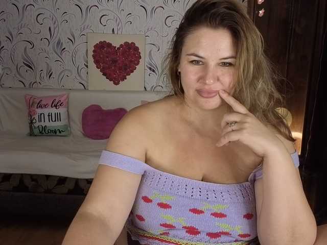 AvaQueen live webcam show