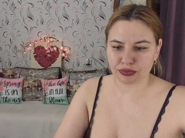 AvaQueen live cam on BongaCams