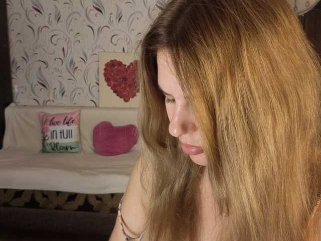 AvaQueen live webcam show
