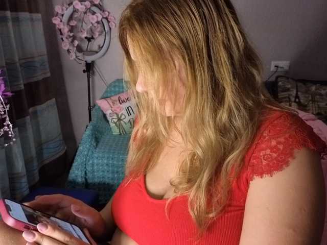 AvaQueen live cam on BongaCams