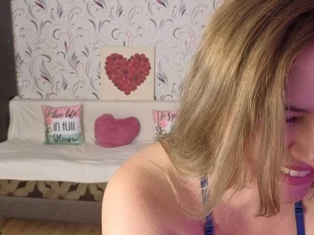 AvaQueen live webcam show