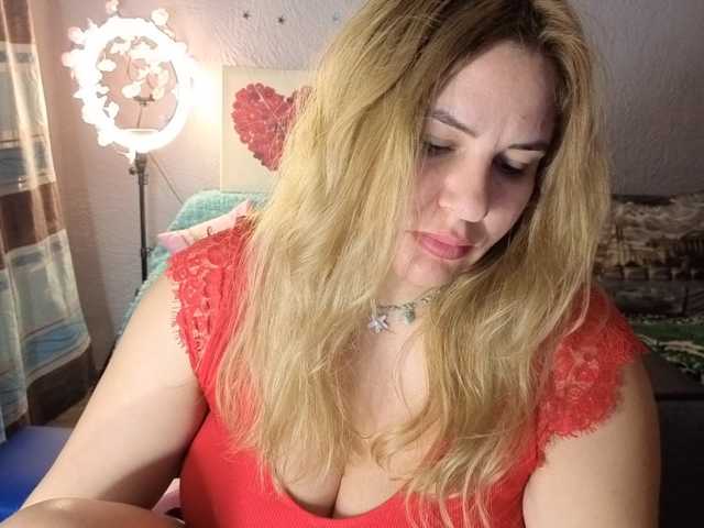 AvaQueen live cam on BongaCams