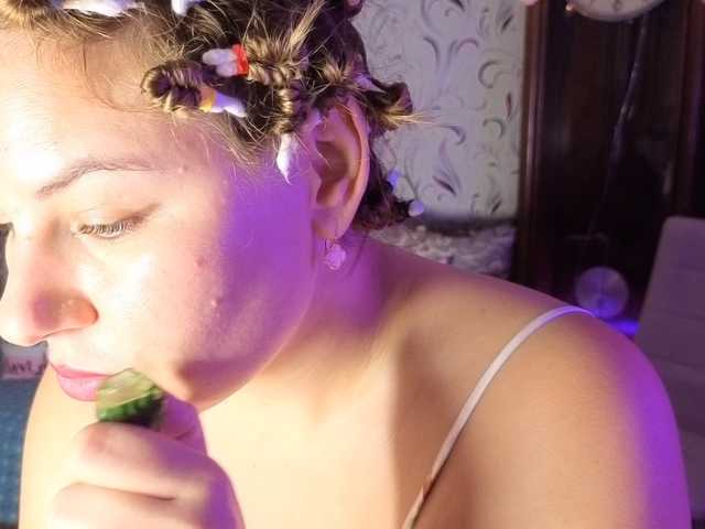 AvaQueen live cam on BongaCams
