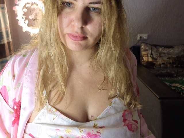 AvaQueen live cam on BongaCams